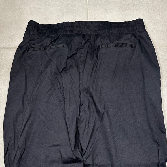 Lilly Pulitzer 29” Rici Stretch Black Jogger Pants - Picture 6 of 8